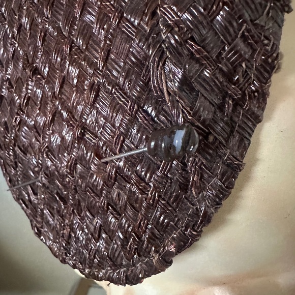 BEAUTIFUL 1950\'s BROWN STRAW HAT WITH GROSGRAIN BOWS & HAT PIN main image 9